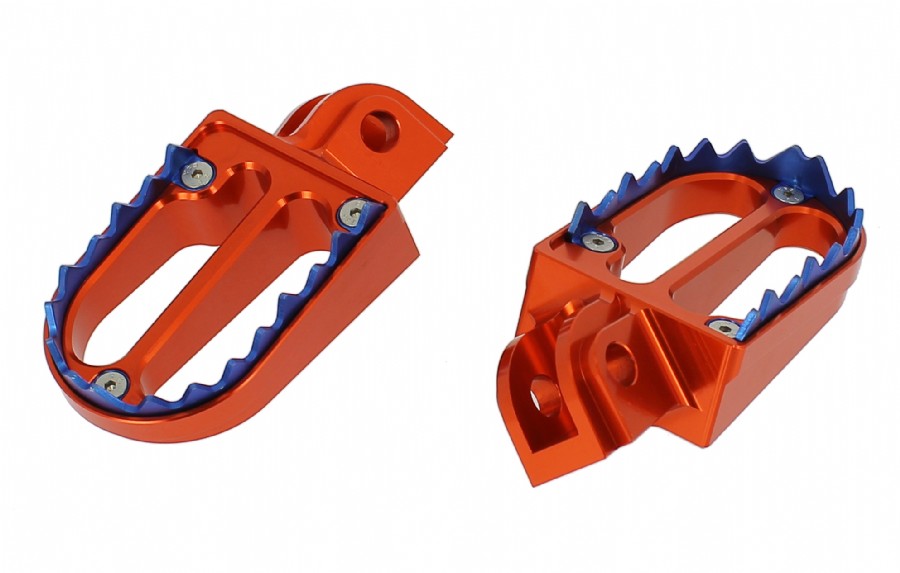 PEDANE POGGIAPIEDI IN ALLUMINIO CON DENTI IN TITANIO KTM EXC 125 (98-16) MOTOCROSS MARKETING ARANCIONE