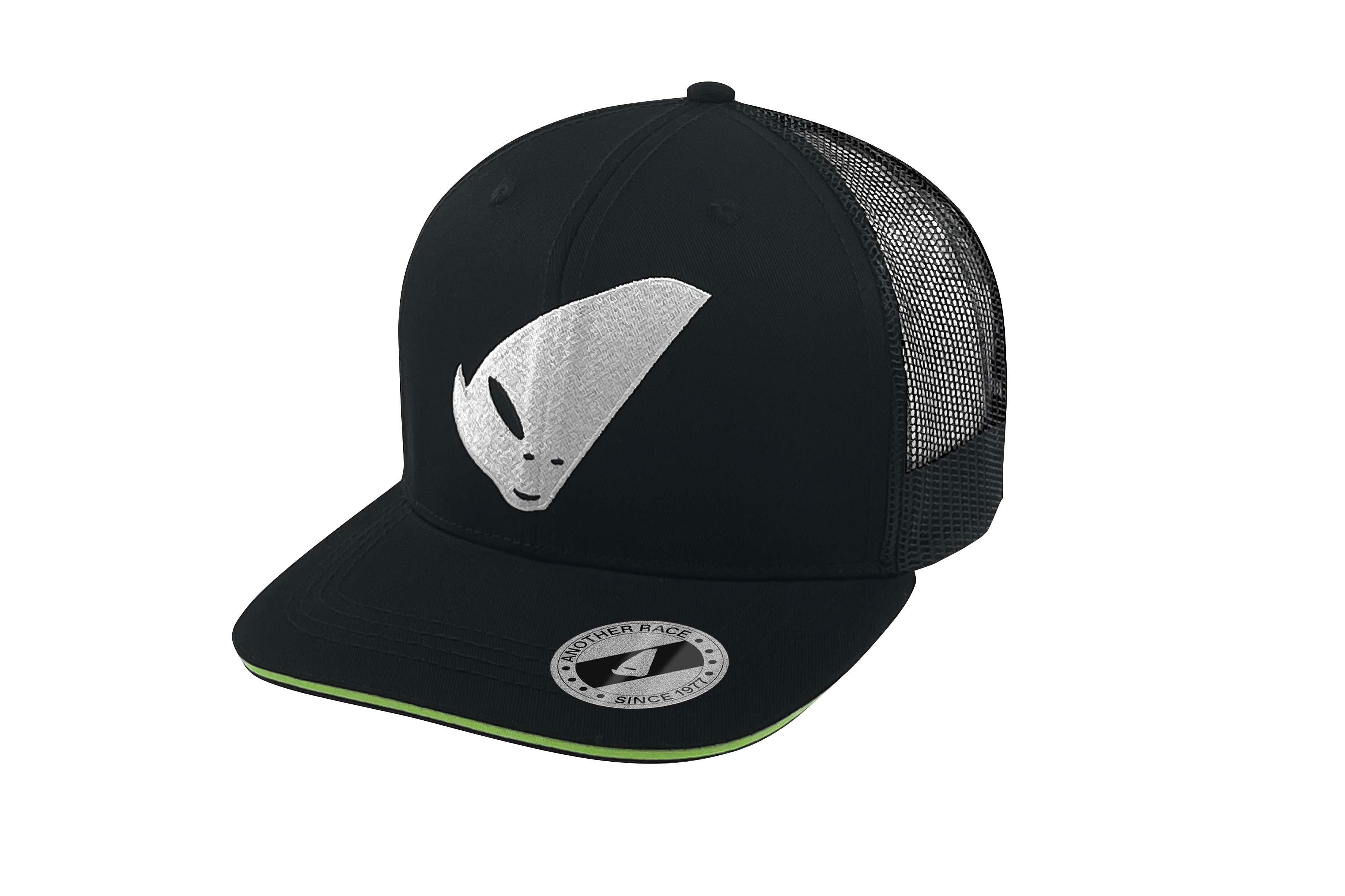 CAPPELLINO NERO/BIANCO CON LOGO ALIENO BIANCO