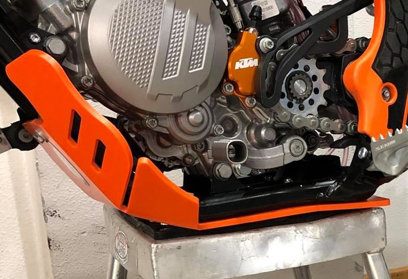 PARAMOTORE KTM XC-W 125 (17-19) AXP RACING 8MM ARANCIONE