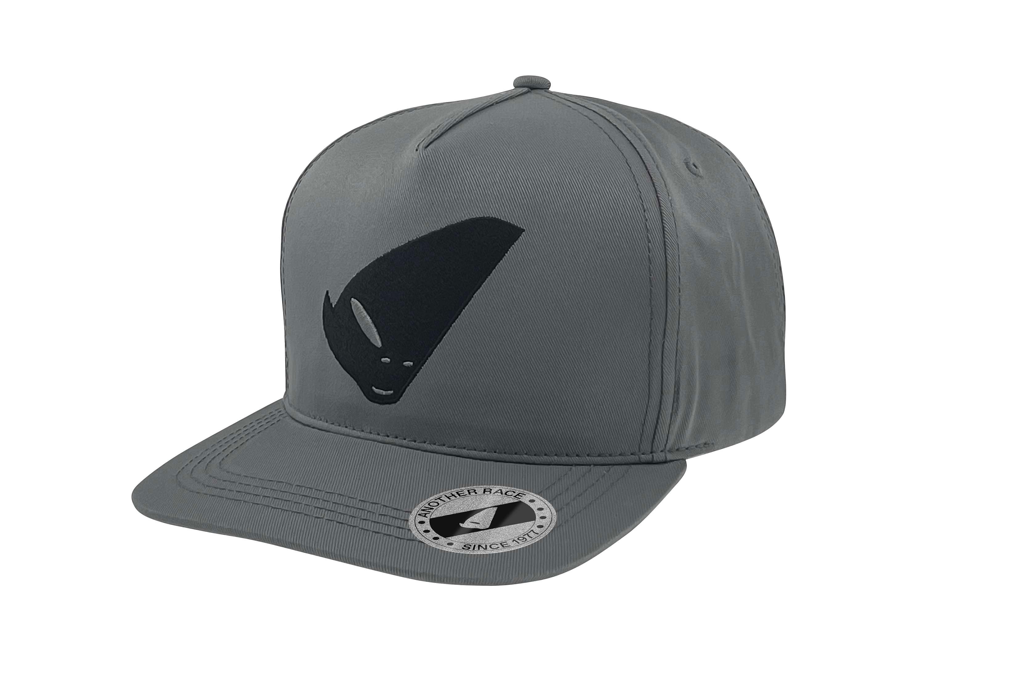 CAPPELLINO GRIGIO CON LOGO ALIENO NERO